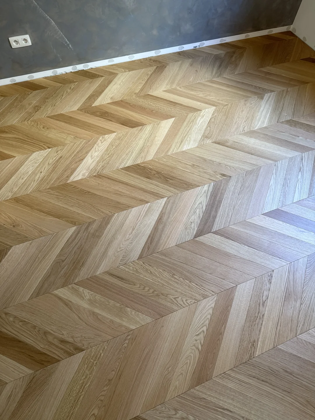 Detail prirodzenej kresby dubového chevronu